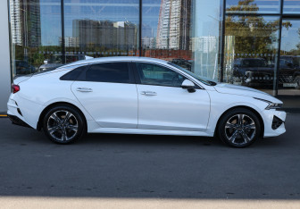 Подержанный автомобиль Kia K5 2021 года (4 фото)
