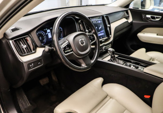 Подержанный автомобиль Volvo XC60 2019 года (7 фото)