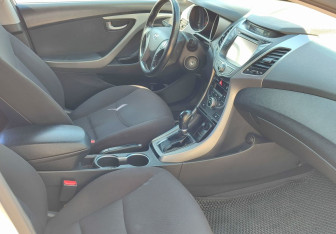 Подержанный автомобиль Hyundai Elantra Sedan 2015 года (9 фото)