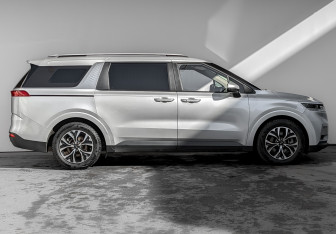 Подержанный автомобиль Kia Carnival 2021 года (4 фото)