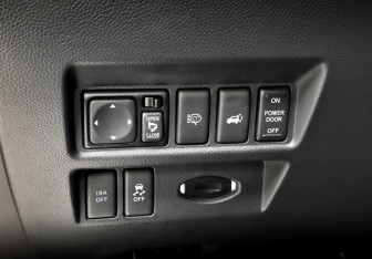 Подержанный автомобиль Infiniti QX70 2013 года (27 фото)