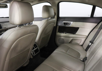 Подержанный автомобиль Jaguar XF Sedan 2012 года (12 фото)
