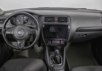 Подержанный автомобиль Volkswagen Jetta Sedan 2012 года (13 фото)