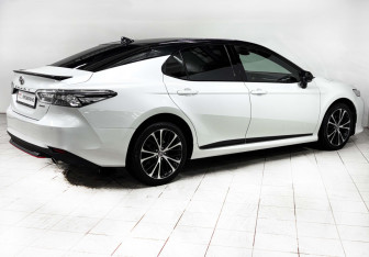 Подержанный автомобиль Toyota Camry Sedan 2020 года (4 фото)