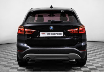 Подержанный автомобиль BMW X1 2017 года (6 фото)