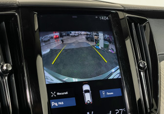 Подержанный автомобиль Volvo XC60 2019 года (17 фото)