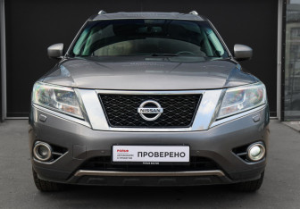 Подержанный автомобиль Nissan Pathfinder 2016 года (2 фото)