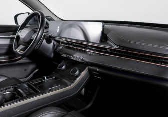Подержанный автомобиль Exeed LX 2022 года (9 фото)