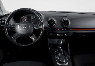Подержанный автомобиль Audi A3 Sedan 2014 года (11 фото)