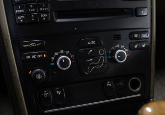 Подержанный автомобиль Volvo XC90 2011 года (15 фото)