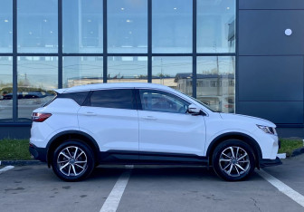 Подержанный автомобиль Geely Coolray 2023 года (4 фото)