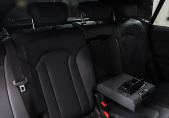 Подержанный автомобиль Audi Q8 2018 года (19 фото)