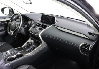Подержанный автомобиль Lexus NX 2021 года (10 фото)