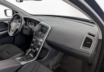 Подержанный автомобиль Volvo XC60 2015 года (11 фото)