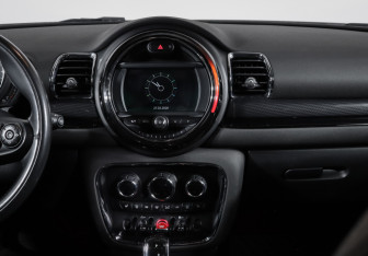 Подержанный автомобиль MINI Clubman Wagon 2019 года (13 фото)