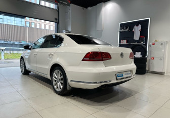 Подержанный автомобиль Volkswagen Passat Sedan 2012 года (6 фото)