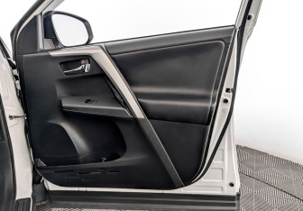 Подержанный автомобиль Toyota RAV4 2019 года (24 фото)