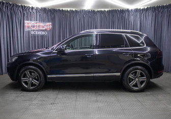 Подержанный автомобиль Volkswagen Touareg 2011 года (8 фото)