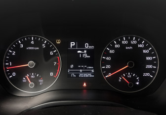 Подержанный автомобиль Kia Rio Hatchback 2021 года (15 фото)