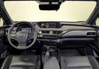 Подержанный автомобиль Lexus UX 2018 года (14 фото)