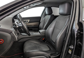 Подержанный автомобиль Jaguar XF Sedan 2013 года (20 фото)