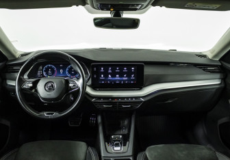 Подержанный автомобиль Skoda Octavia Liftback 2020 года (14 фото)