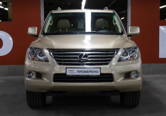 Подержанный автомобиль Lexus LX 2008 года (2 фото)