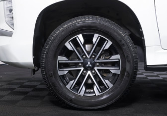 Подержанный автомобиль Mitsubishi Montero Sport 2022 года (22 фото)