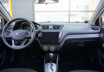 Подержанный автомобиль Kia Rio Sedan 2013 года (12 фото)