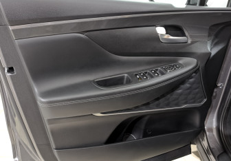 Подержанный автомобиль Hyundai Santa Fe 2022 года (19 фото)
