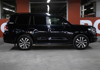 Подержанный автомобиль Toyota Land Cruiser Suv 2018 года (4 фото)