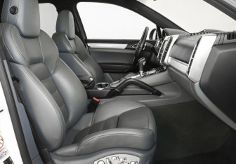 Подержанный автомобиль Porsche Cayenne 2013 года (18 фото)