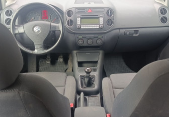 Подержанный автомобиль Volkswagen Golf Plus 2006 года (10 фото)