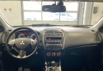 Подержанный автомобиль Mitsubishi ASX 2011 года (11 фото)