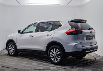 Подержанный автомобиль Nissan X-Trail 2019 года (3 фото)