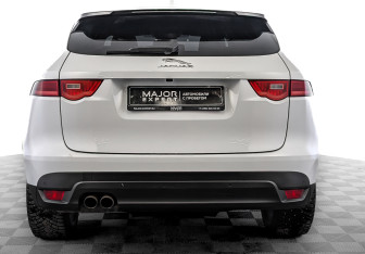 Подержанный автомобиль Jaguar F-Pace 2017 года (6 фото)