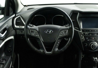 Подержанный автомобиль Hyundai Santa Fe 2017 года (8 фото)
