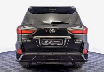 Подержанный автомобиль Lexus LX 2018 года (6 фото)
