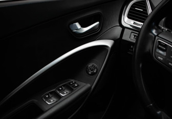 Подержанный автомобиль Hyundai Santa Fe 2013 года (14 фото)