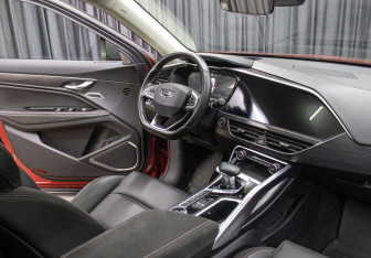 Подержанный автомобиль Geely Tugella 2021 года (11 фото)