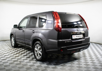 Подержанный автомобиль Nissan X-Trail 2014 года (7 фото)