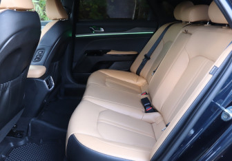 Подержанный автомобиль Kia K5 2020 года (10 фото)