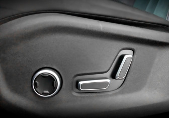 Подержанный автомобиль Geely Monjaro 2023 года (21 фото)