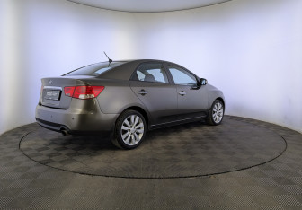 Подержанный автомобиль Kia Cerato Sedan 2009 года (5 фото)