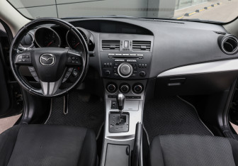 Подержанный автомобиль Mazda 3 Sedan 2009 года (11 фото)