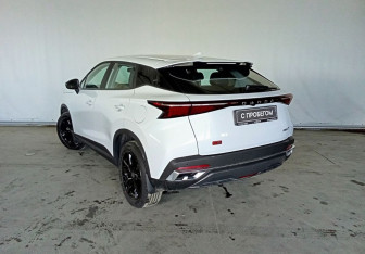 Подержанный автомобиль Omoda C5 2023 года (4 фото)