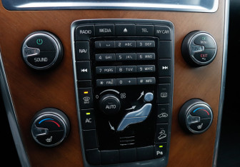 Подержанный автомобиль Volvo XC60 2013 года (13 фото)