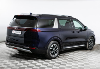 Подержанный автомобиль Kia Carnival 2022 года (5 фото)