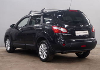 Подержанный автомобиль Nissan Qashqai+2 2011 года (7 фото)