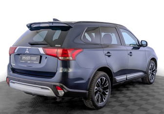 Подержанный автомобиль Mitsubishi Outlander 2021 года (5 фото)